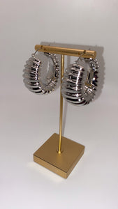 U remind me earrings